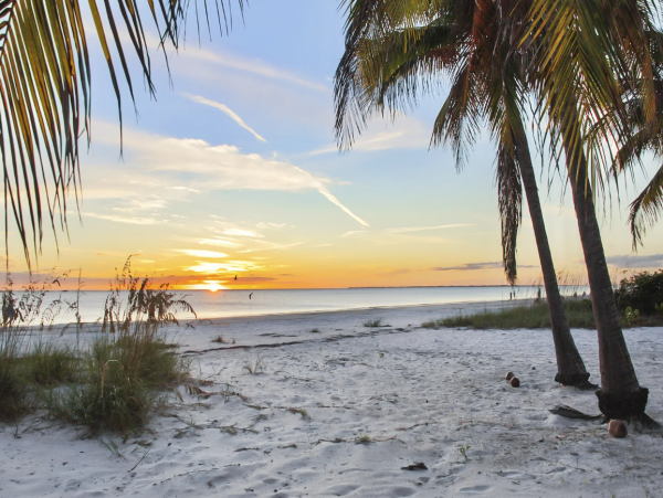 Lovely Penthouse in Fort Myers Beach with Full Ocean Views