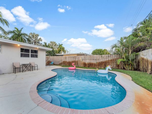 Pompano Beach Vacation Home 3 bedroom & Private Pool