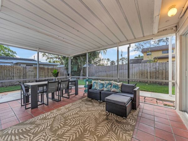 Pompano Beach Vacation Home 3 bedroom & Private Pool