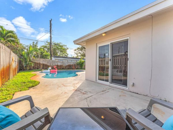 Pompano Beach Vacation Home 3 bedroom & Private Pool