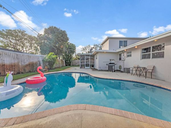 Pompano Beach Vacation Home 3 bedroom & Private Pool