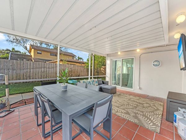 Pompano Beach Vacation Home 3 bedroom & Private Pool