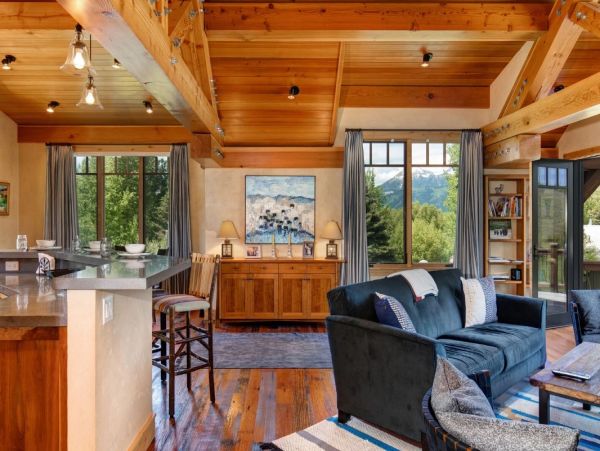 Mountain View Four Bedroom Luxury Vacation Rental in Wyoming