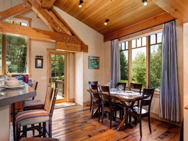 Mountain View Four Bedroom Luxury Vacation Rental in Wyoming