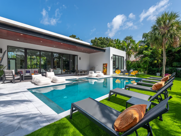 Fort Lauderdale Vacation Six Bedroom Home with Stunning Views & Pool