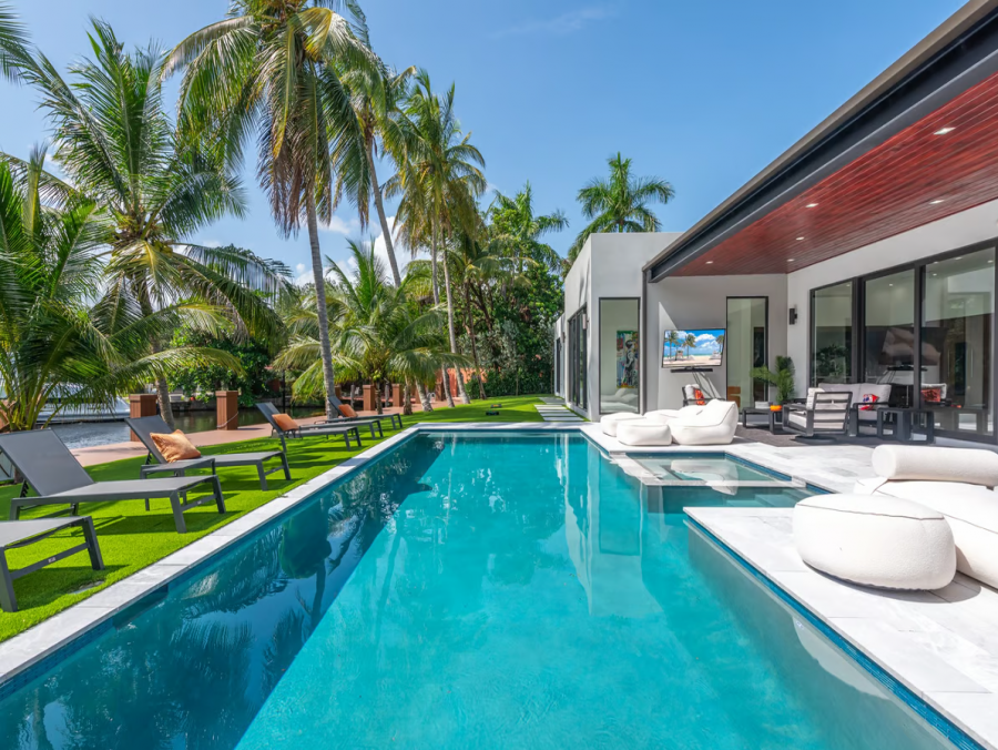 Fort Lauderdale Vacation Six Bedroom Home with Stunning Views & Pool