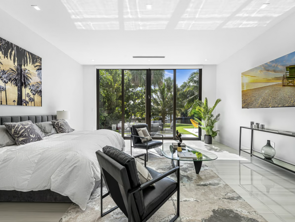Fort Lauderdale Vacation Six Bedroom Home with Stunning Views & Pool