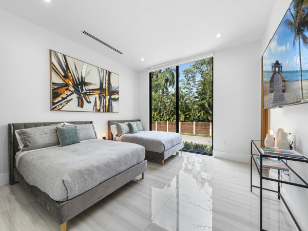 Fort Lauderdale Vacation Six Bedroom Home with Stunning Views & Pool