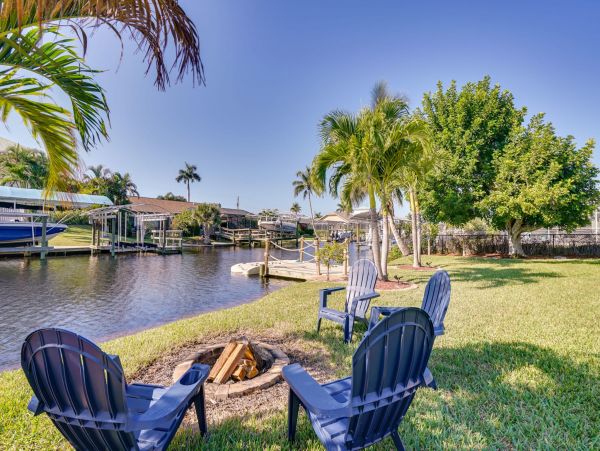 Lovely Fort Myers 3 Bedroom Home Pool & Canal View