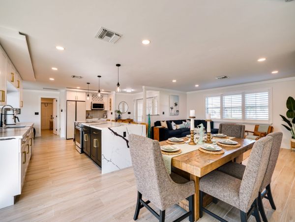 Lovely Fort Myers 3 Bedroom Home Pool & Canal View