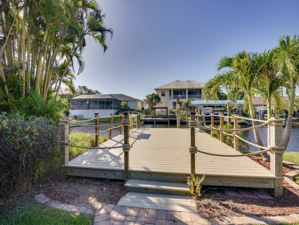 Lovely Fort Myers 3 Bedroom Home Pool & Canal View