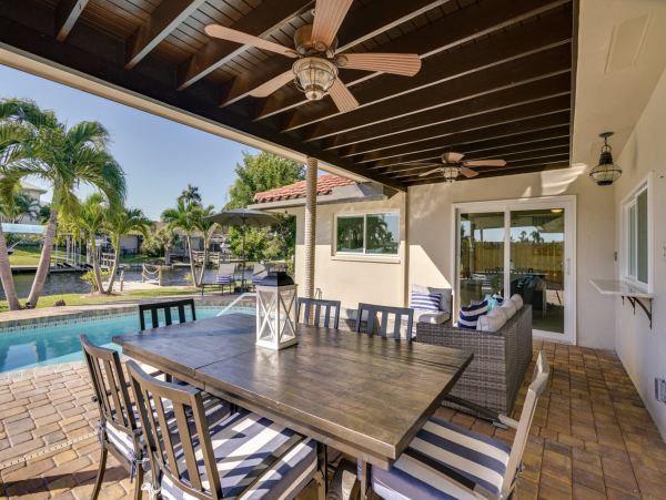 Lovely Fort Myers 3 Bedroom Home Pool & Canal View