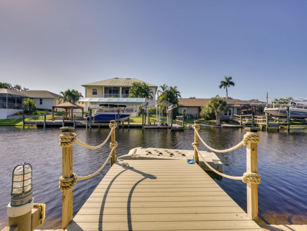 Lovely Fort Myers 3 Bedroom Home Pool & Canal View