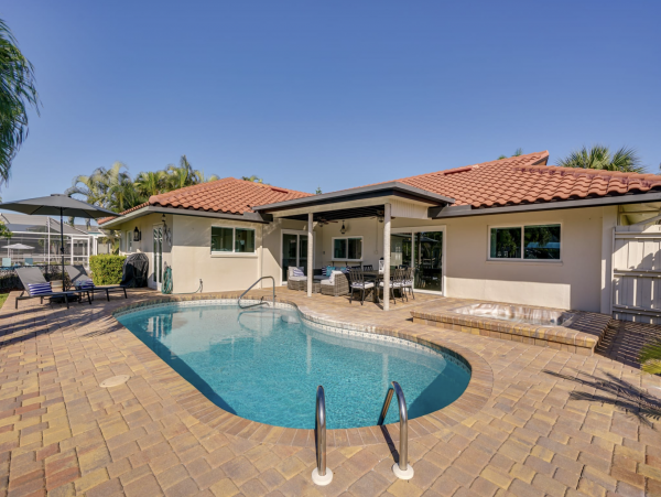 Lovely Fort Myers 3 Bedroom Home Pool & Canal View