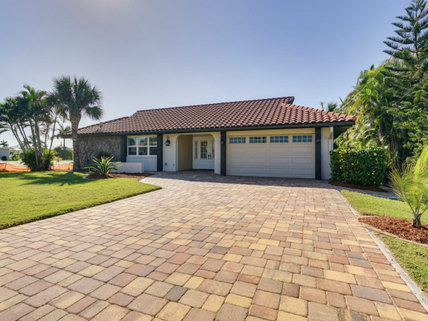 Lovely Fort Myers 3 Bedroom Home Pool & Canal View
