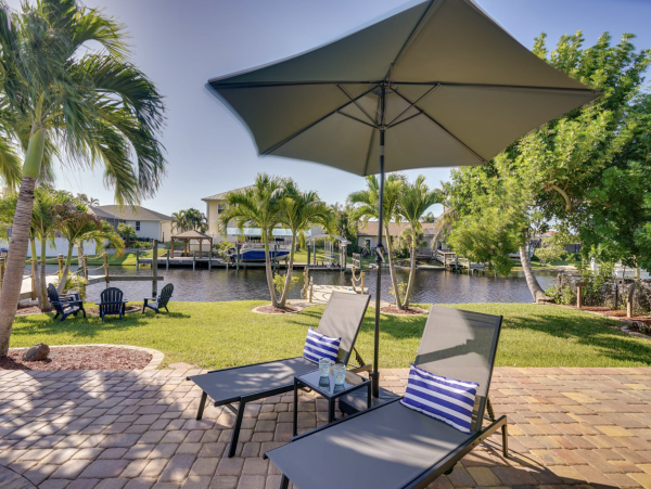 Lovely Fort Myers 3 Bedroom Home Pool & Canal View