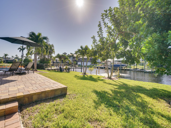 Lovely Fort Myers 3 Bedroom Home Pool & Canal View