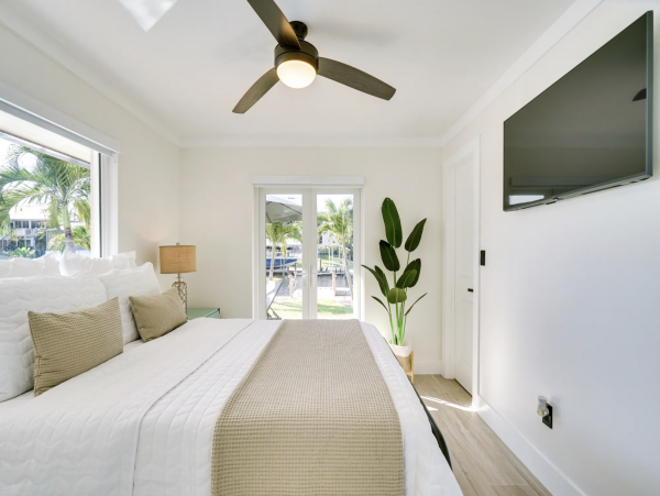 Lovely Fort Myers 3 Bedroom Home Pool & Canal View
