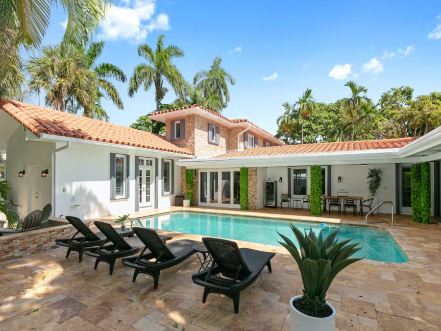 Luxury Six Bedroom Vacation Home with Private Pool