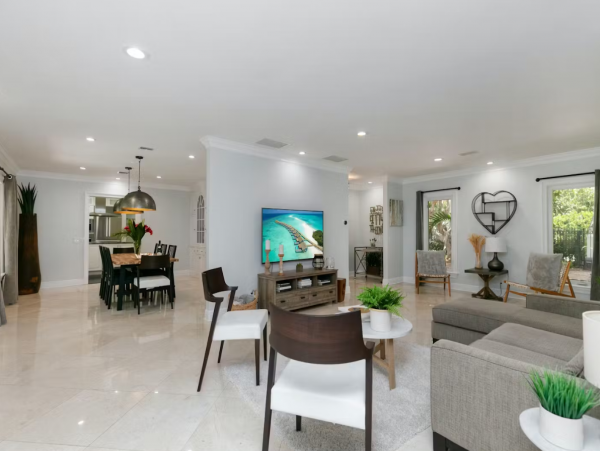 Luxury Six Bedroom Vacation Home with Private Pool