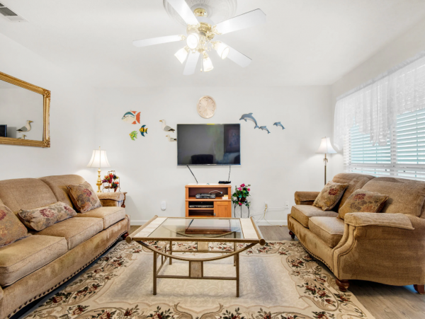Charming Panama City Beach with 3 Bedrooms Short Walk to Beach