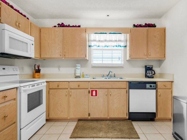 Charming Panama City Beach with 3 Bedrooms Short Walk to Beach
