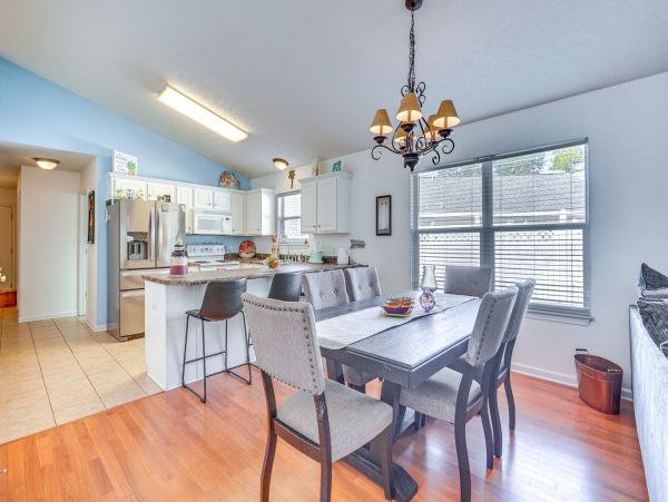 Charming Panama City Beach with 3 Bedrooms & Communal Pool