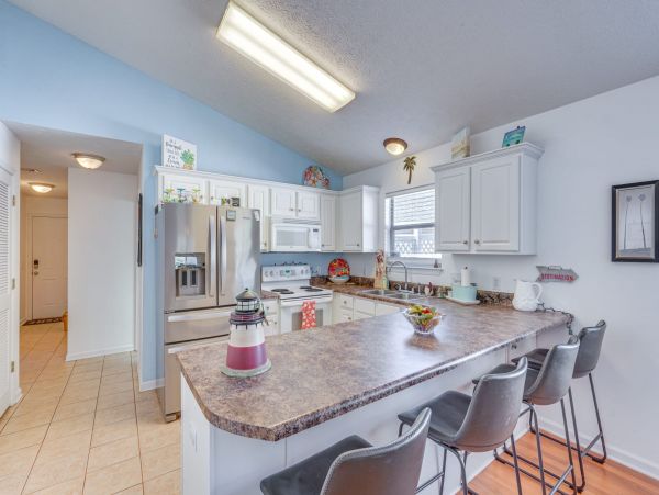 Charming Panama City Beach with 3 Bedrooms & Communal Pool