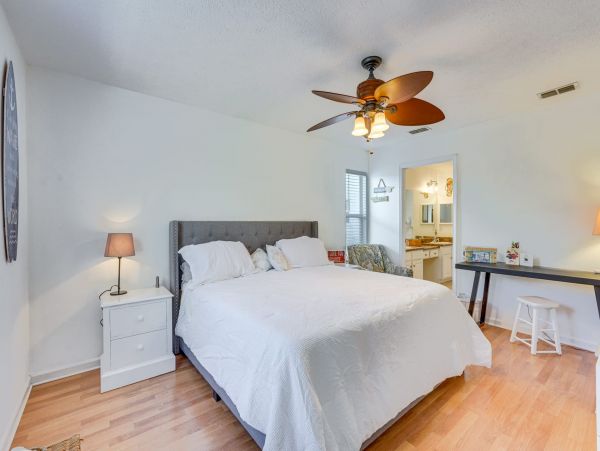 Charming Panama City Beach with 3 Bedrooms & Communal Pool