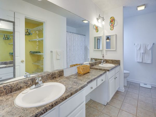 Charming Panama City Beach with 3 Bedrooms & Communal Pool