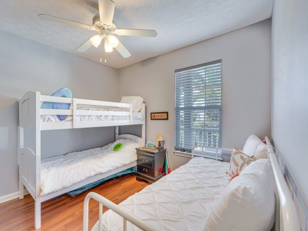 Charming Panama City Beach with 3 Bedrooms & Communal Pool