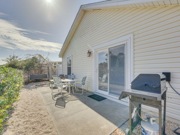 Charming Panama City Beach with 3 Bedrooms & Communal Pool