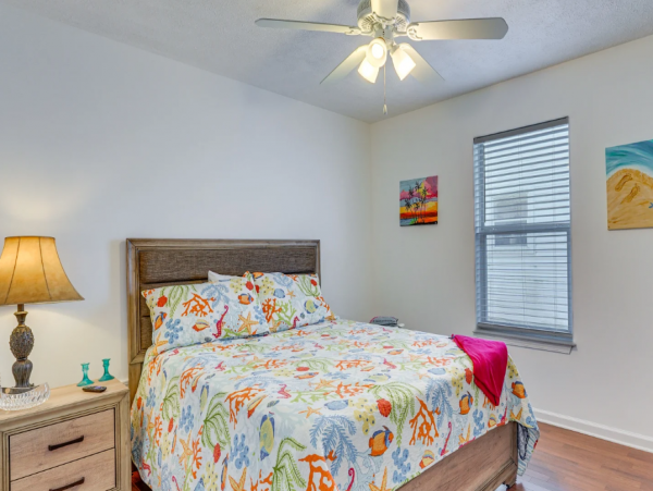 Charming Panama City Beach with 3 Bedrooms & Communal Pool