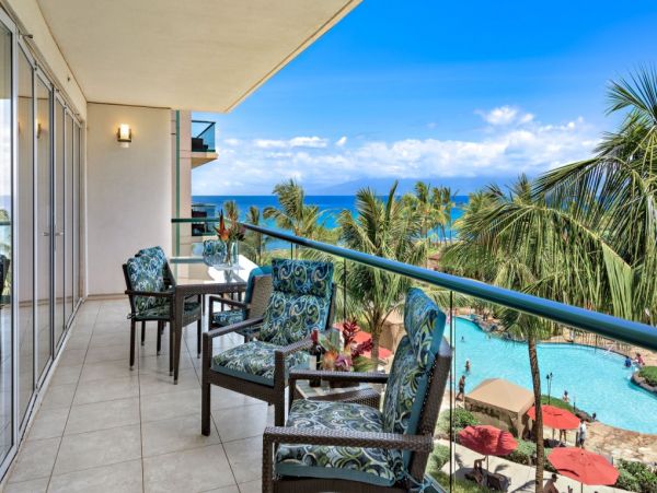 Oceanfront Eight Bedroom Vacation Rental in Kaanapali