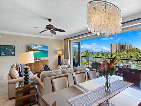 Oceanfront Eight Bedroom Vacation Rental in Kaanapali