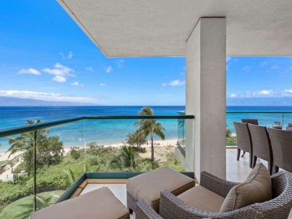 Oceanfront Eight Bedroom Vacation Rental in Kaanapali
