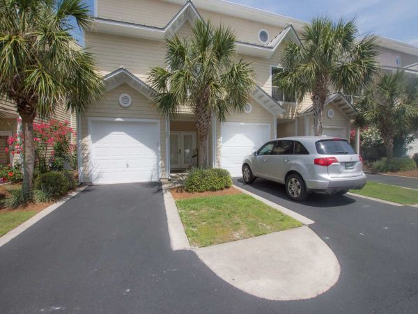 Steps to Beach Destin Vacation Condo Three Bedroom