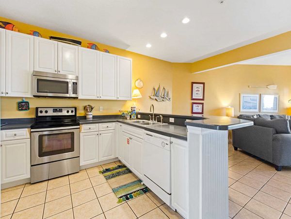 Steps to Beach Destin Vacation Condo Three Bedroom