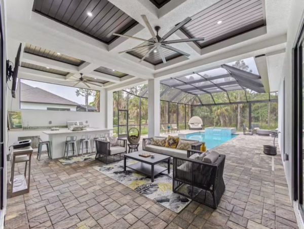 Naples Vacation Home Saltwater Pool, Outdoor Kitchen & EVC