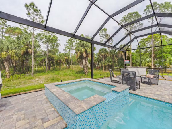 Naples Vacation Home Saltwater Pool, Outdoor Kitchen & EVC