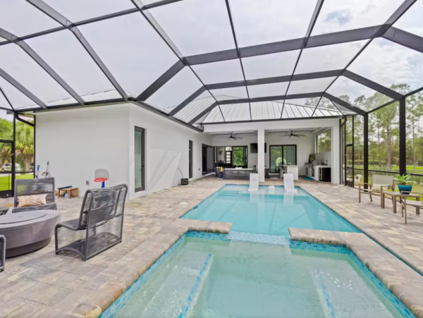 Naples Vacation Home Saltwater Pool, Outdoor Kitchen & EVC