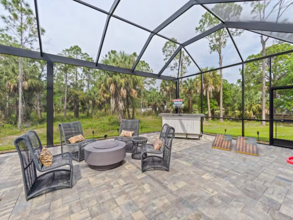 Naples Vacation Home Saltwater Pool, Outdoor Kitchen & EVC