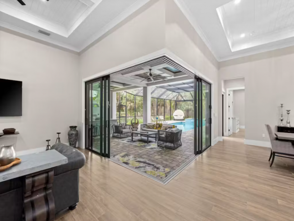 Naples Vacation Home Saltwater Pool, Outdoor Kitchen & EVC