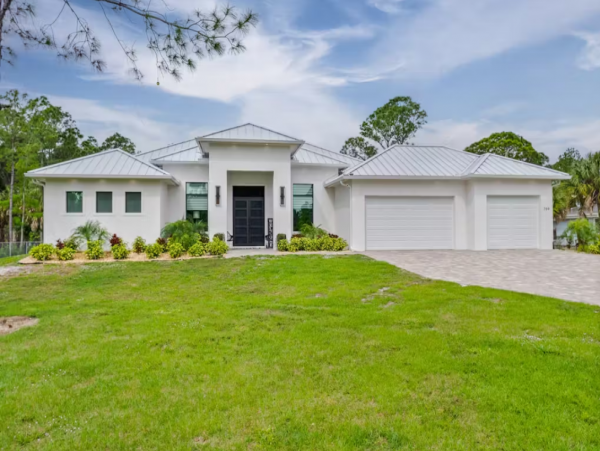 Naples Vacation Home Saltwater Pool, Outdoor Kitchen & EVC