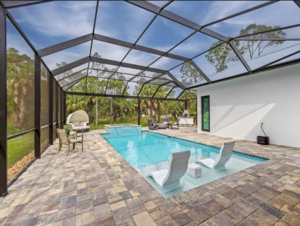Naples Vacation Home Saltwater Pool, Outdoor Kitchen & EVC