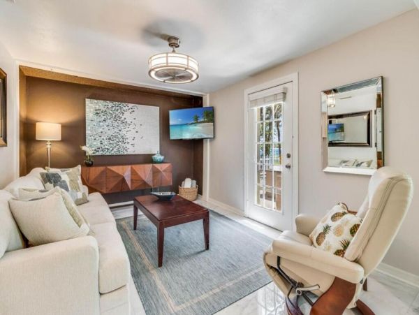 Beautiful Vacation Home in Naples Sleeps 8 Guests