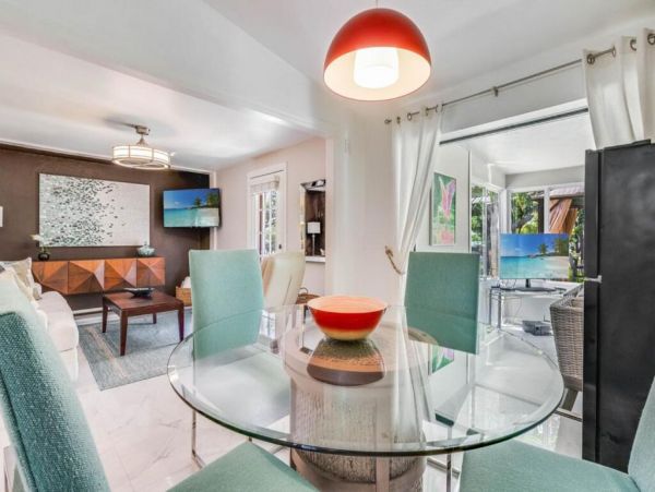 Beautiful Vacation Home in Naples Sleeps 8 Guests