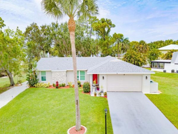 Beautiful Vacation Home in Naples Sleeps 8 Guests