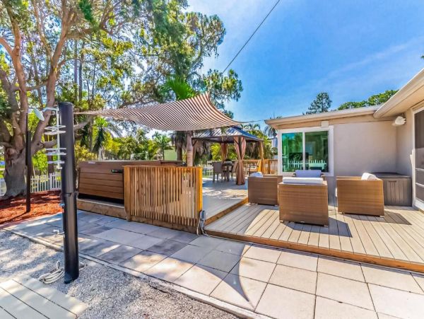 Beautiful Vacation Home in Naples Sleeps 8 Guests