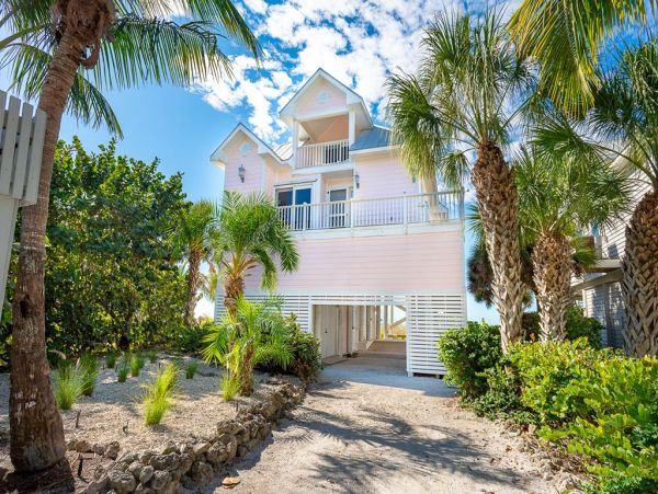 Lovely Gulf-Front Vacation Rental in Placida